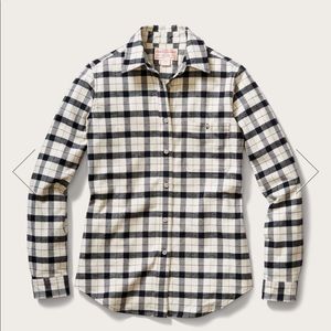 Filson Women’s Alaskan Guide Shirt in cream/black